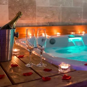 https://jungle-bath-room-spa.fr-provencehotel.com